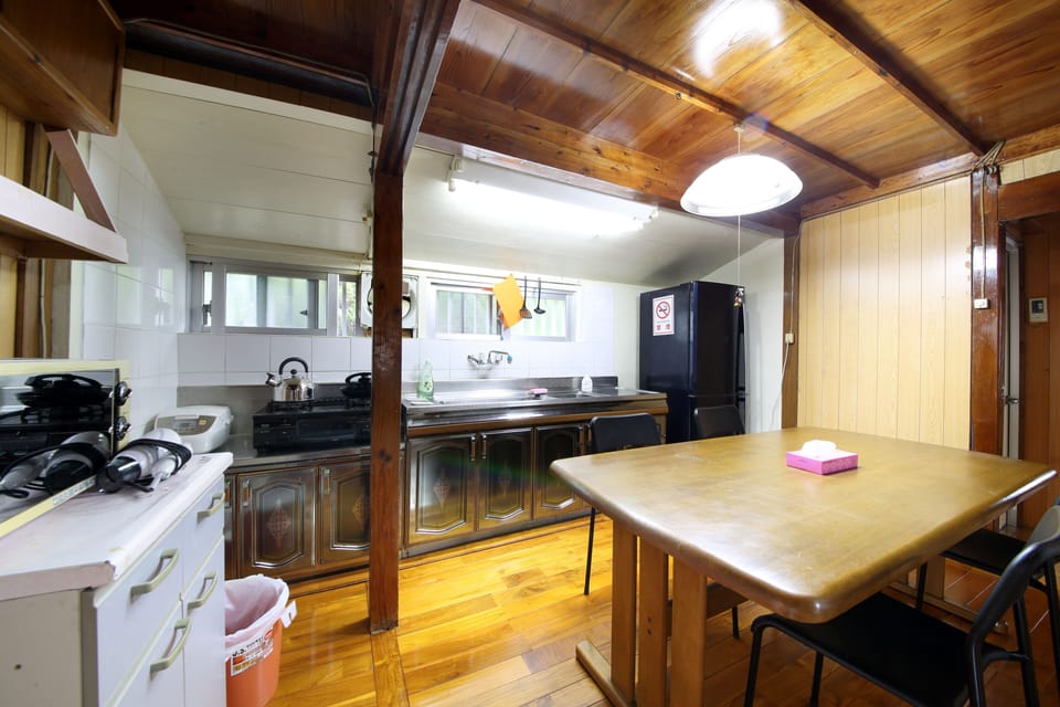 Private Vacation Home | Private kitchenette | Fridge, microwave, stovetop, cookware/dishes/utensils