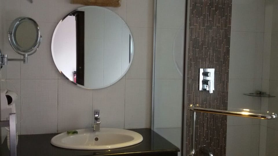 Cottage, 1 Bedroom, City View | Bathroom sink