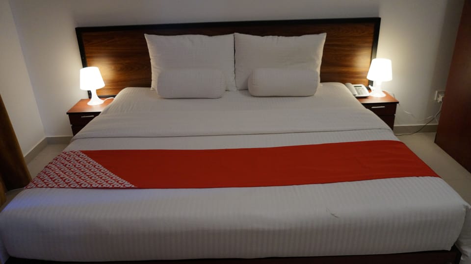 Deluxe Twin Room | Desk