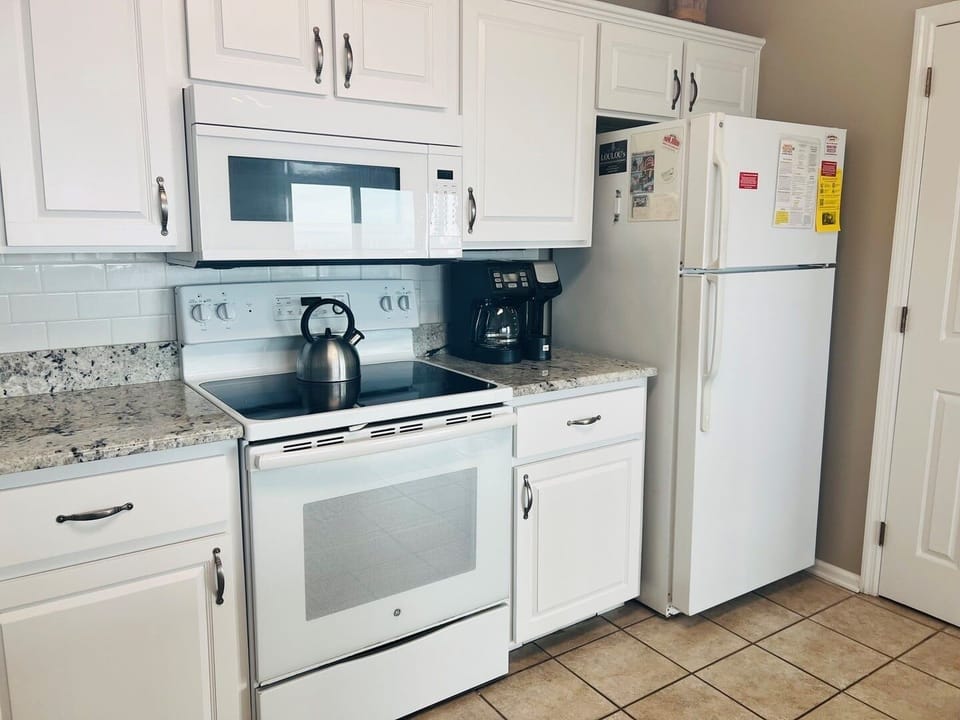 House, 5 Bedrooms | Private kitchen | Coffee/tea maker, fridge, oven, toaster