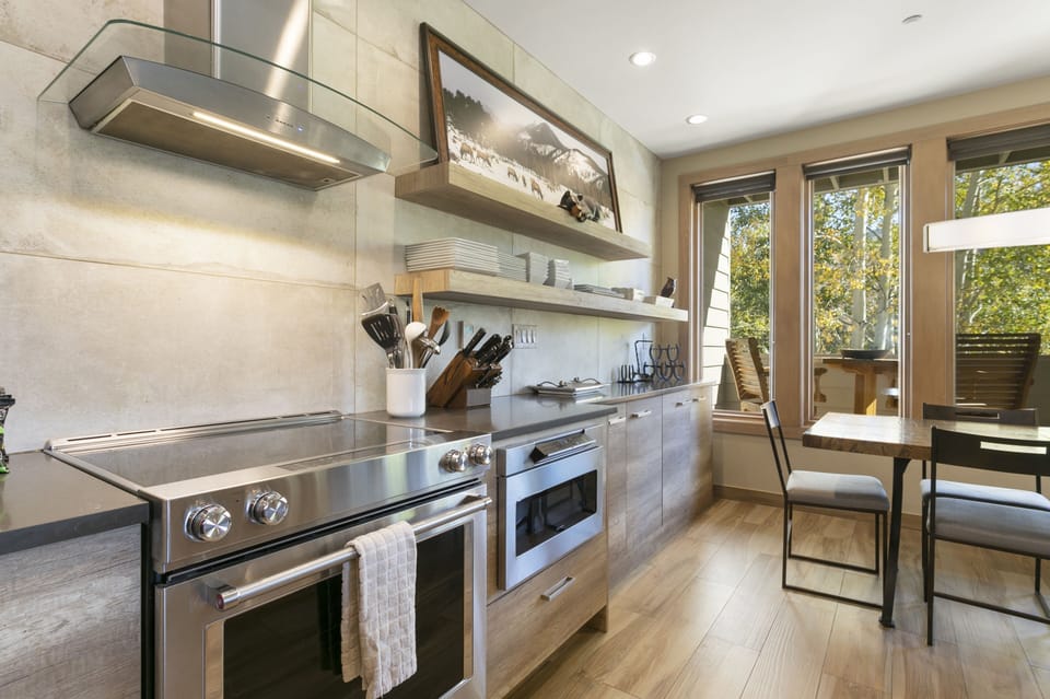 Condo, 3 Bedrooms | Private kitchen | Fridge, microwave, stovetop, coffee/tea maker