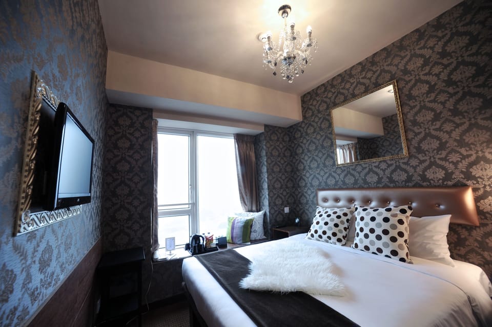 Minibar, in-room safe, soundproofing, free WiFi