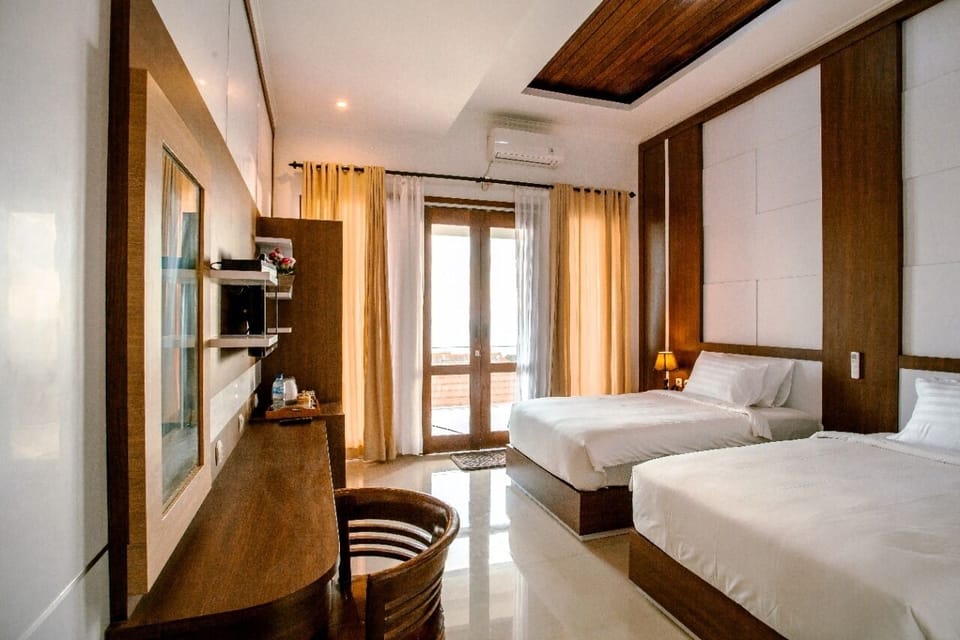 Deluxe Twin Room, Sea View | Minibar, desk, soundproofing, free WiFi