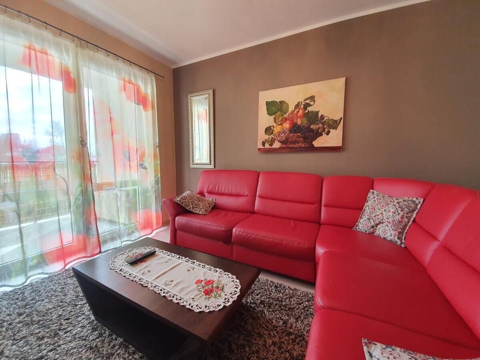 Apartment | Living room | Flat-screen TV