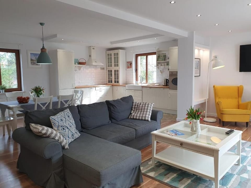 Apartment | Living area | Flat-screen TV