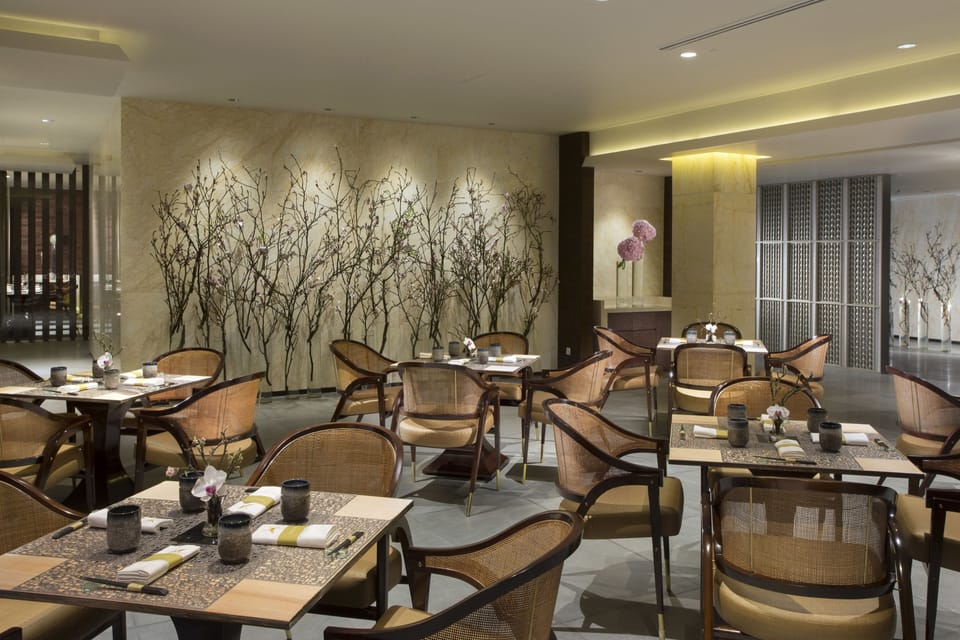 5 restaurants, breakfast, lunch, dinner served; international cuisine