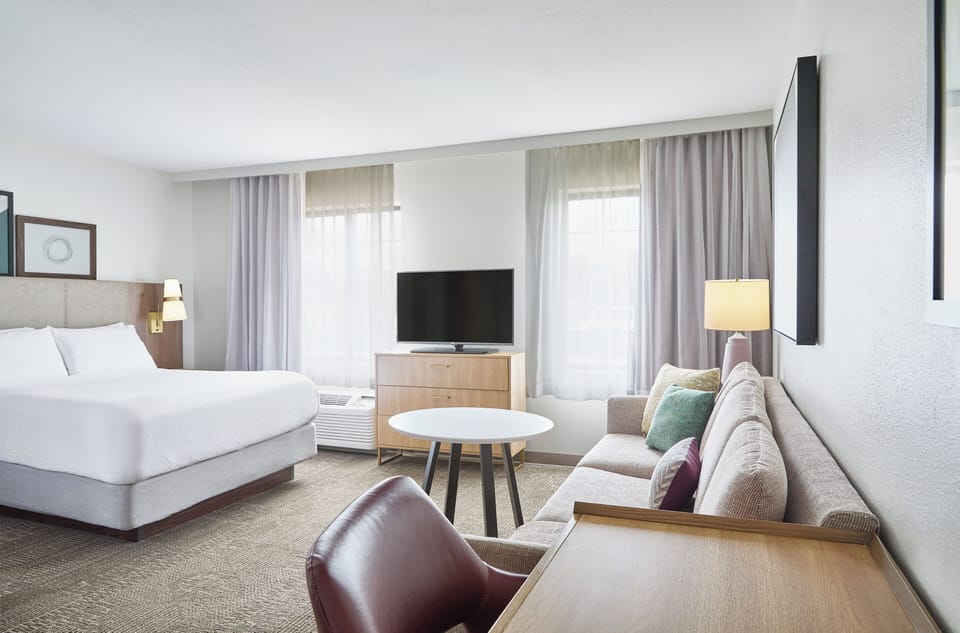 Premium bedding, in-room safe, desk, iron/ironing board