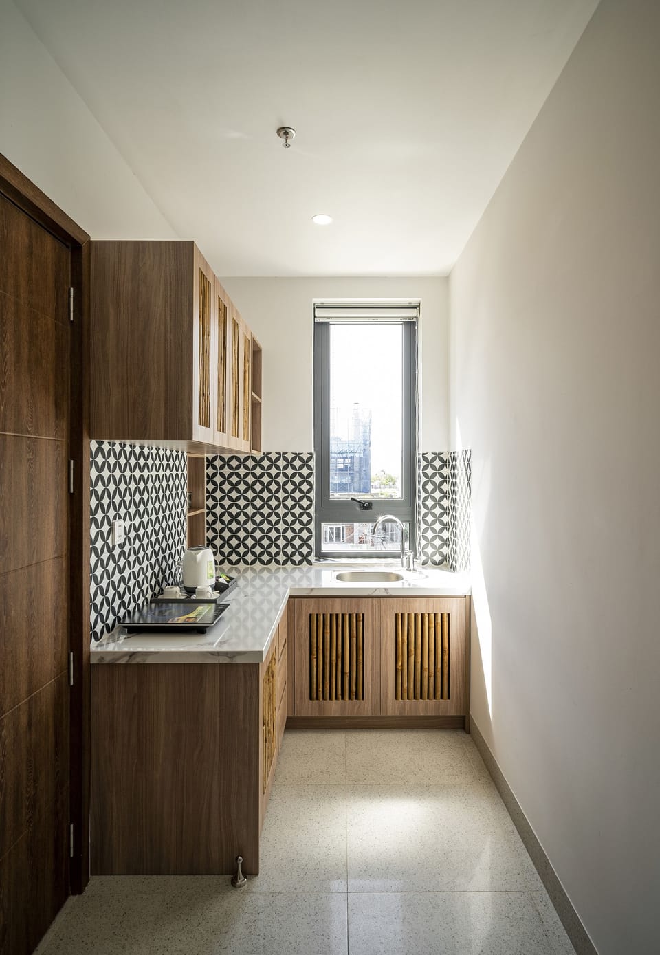 Junior Suite | Private kitchenette | Coffee/tea maker, electric kettle