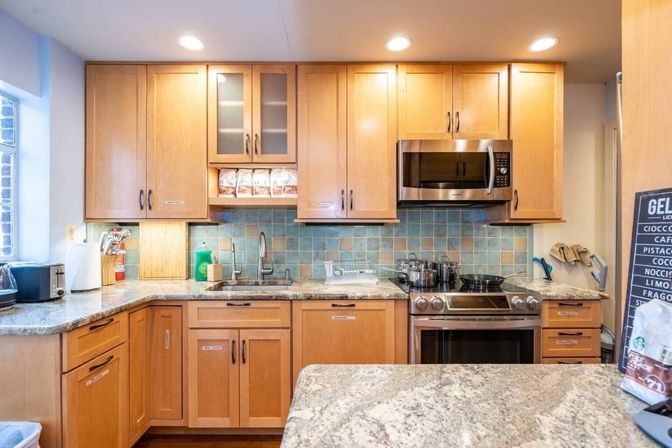 House, 4 Bedrooms | Private kitchen | Fridge, microwave, oven, stovetop