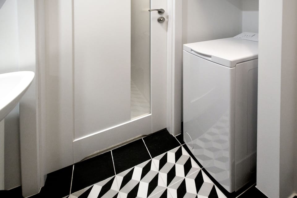 Apartment, 1 Bedroom | Bathroom | Shower, free toiletries, hair dryer, towels