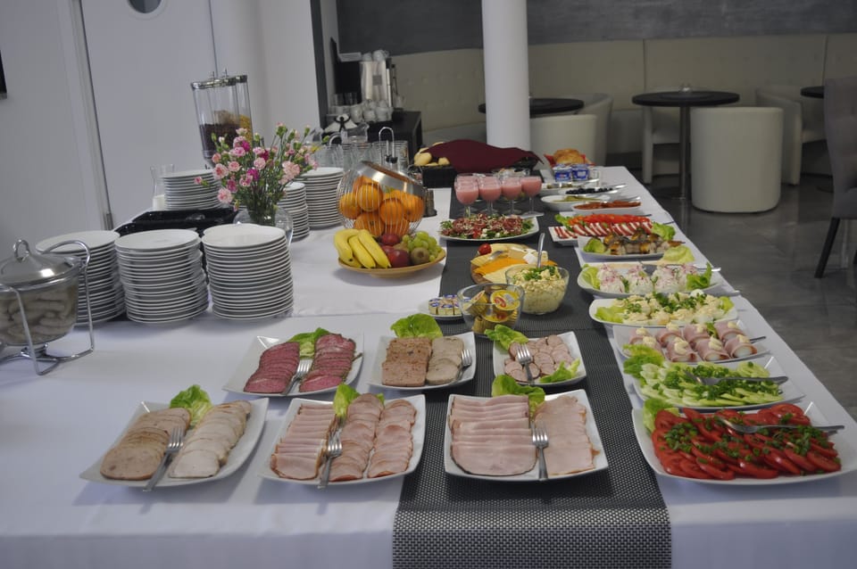Free daily buffet breakfast