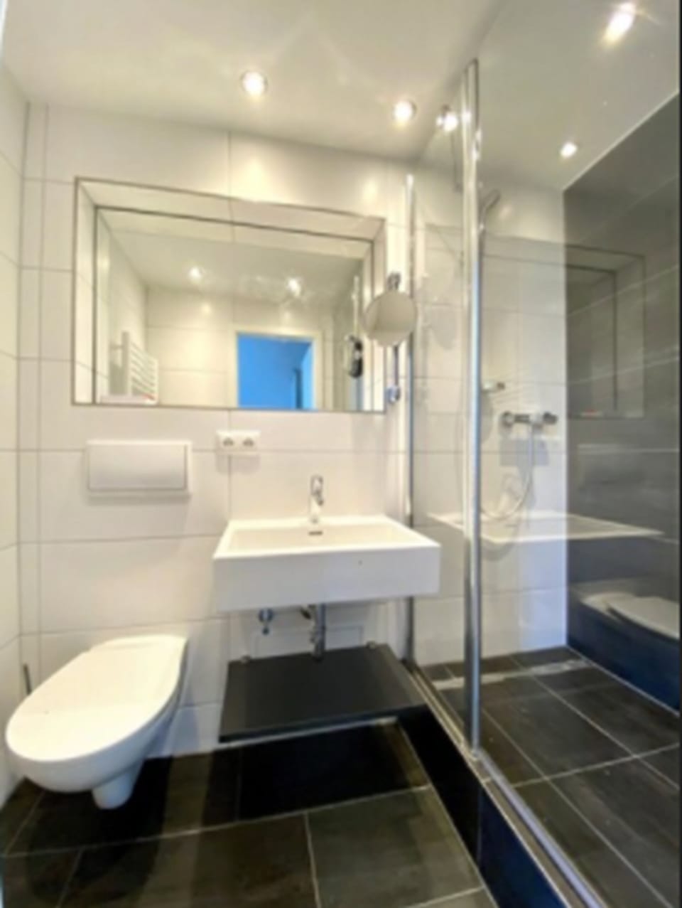 Shower, free toiletries, hair dryer, towels