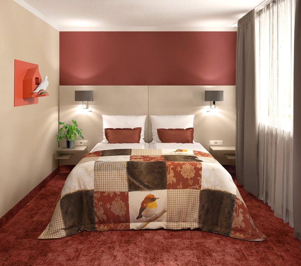 Desk, soundproofing, free WiFi, bed sheets