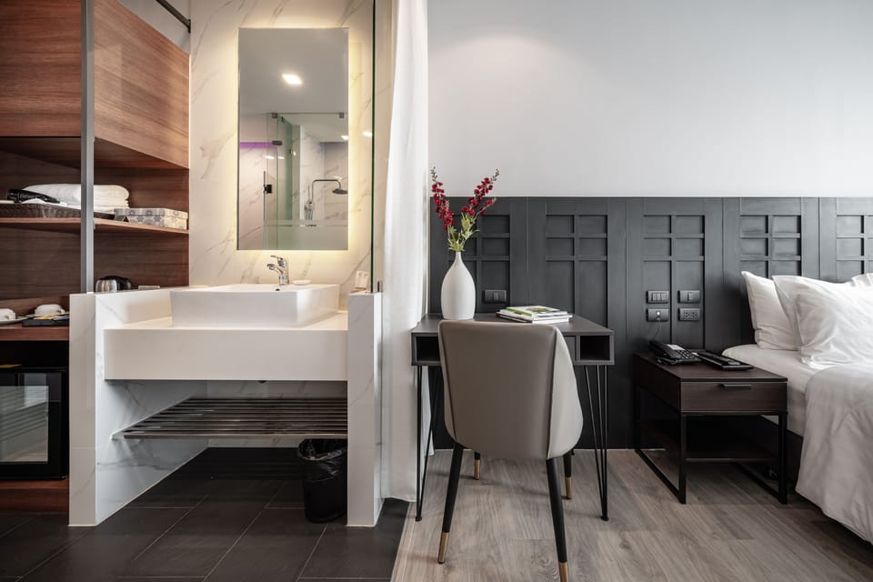 Standard Double Room | Free minibar items, in-room safe, desk, laptop workspace