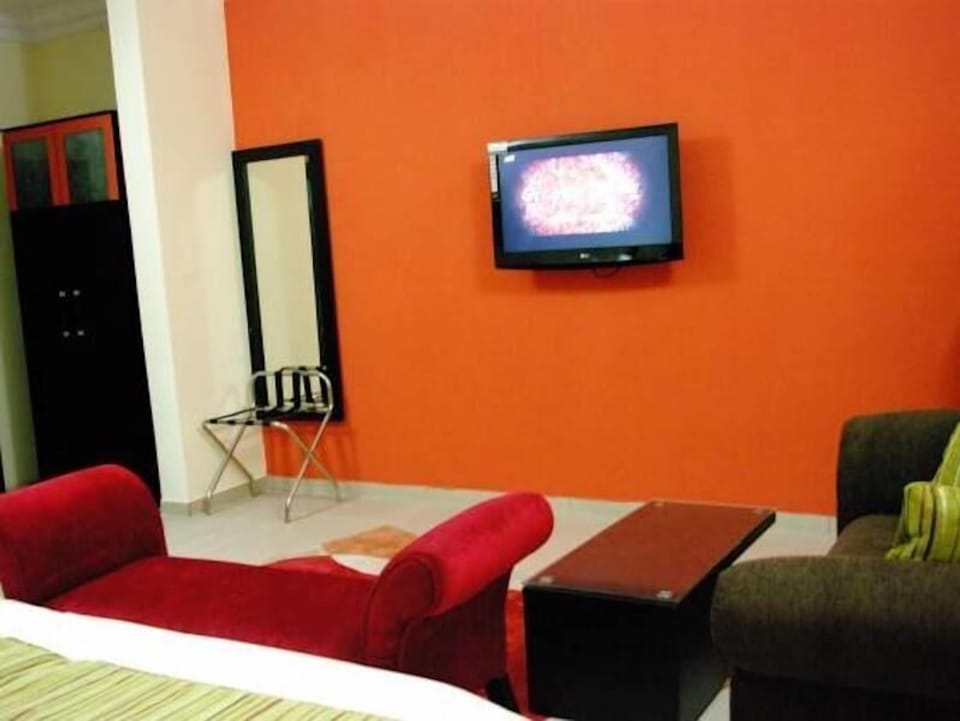 In-room safe, free WiFi, bed sheets