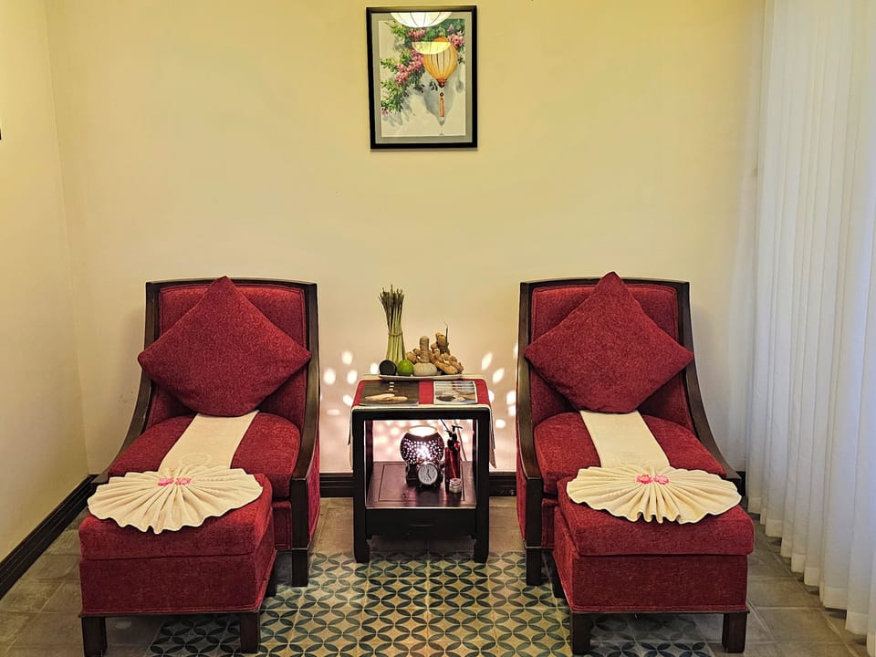 Couples treatment rooms, sauna, hot tub, body treatments, hydrotherapy