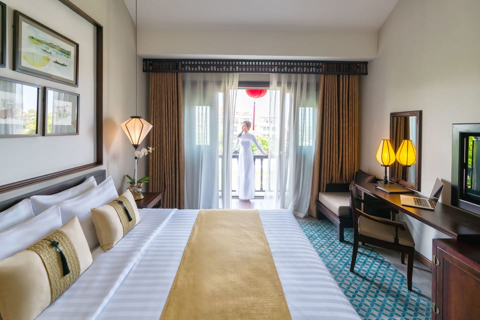 Suite, River View | Down comforters, Select Comfort beds, minibar, in-room safe