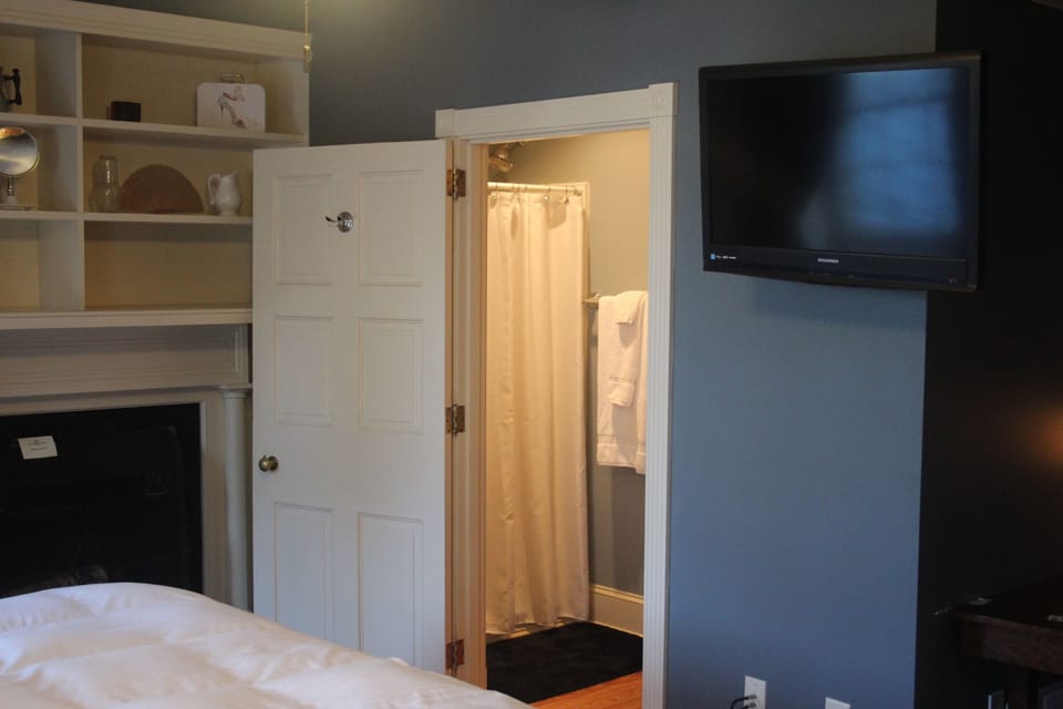 Room (Room #1) | Desk, iron/ironing board, WiFi (free), individually decorated