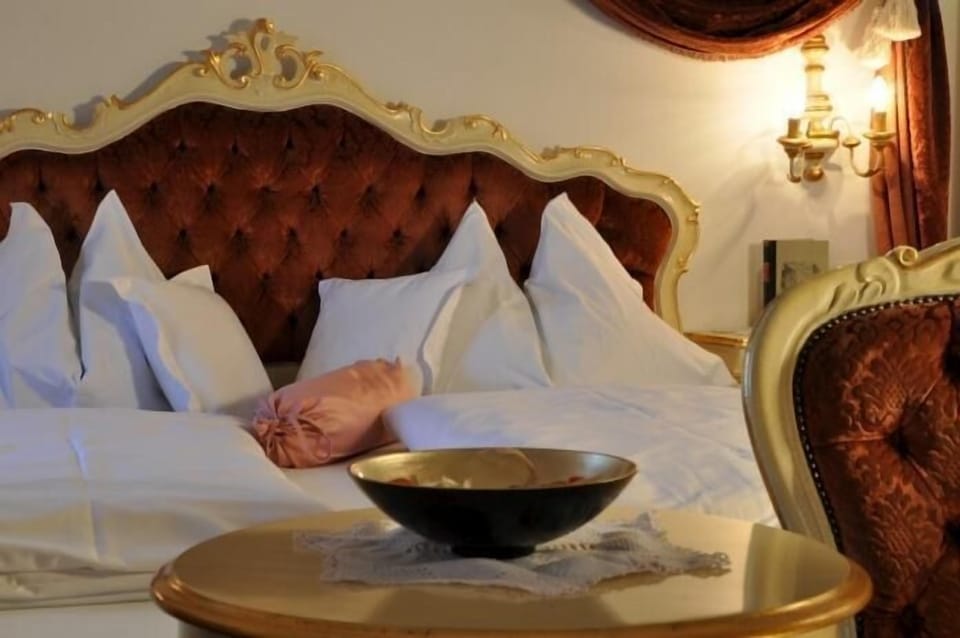 Basic Single Room | In-room safe, individually decorated, desk, free WiFi
