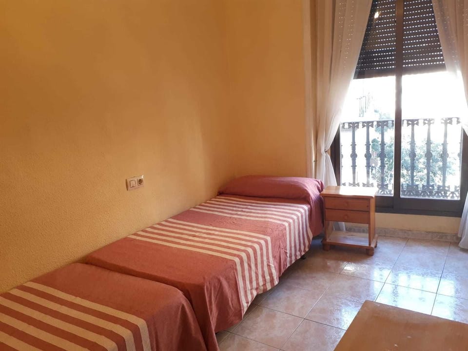 Standard Twin Room, 2 Twin Beds, Shared Bathroom | Free WiFi, bed sheets