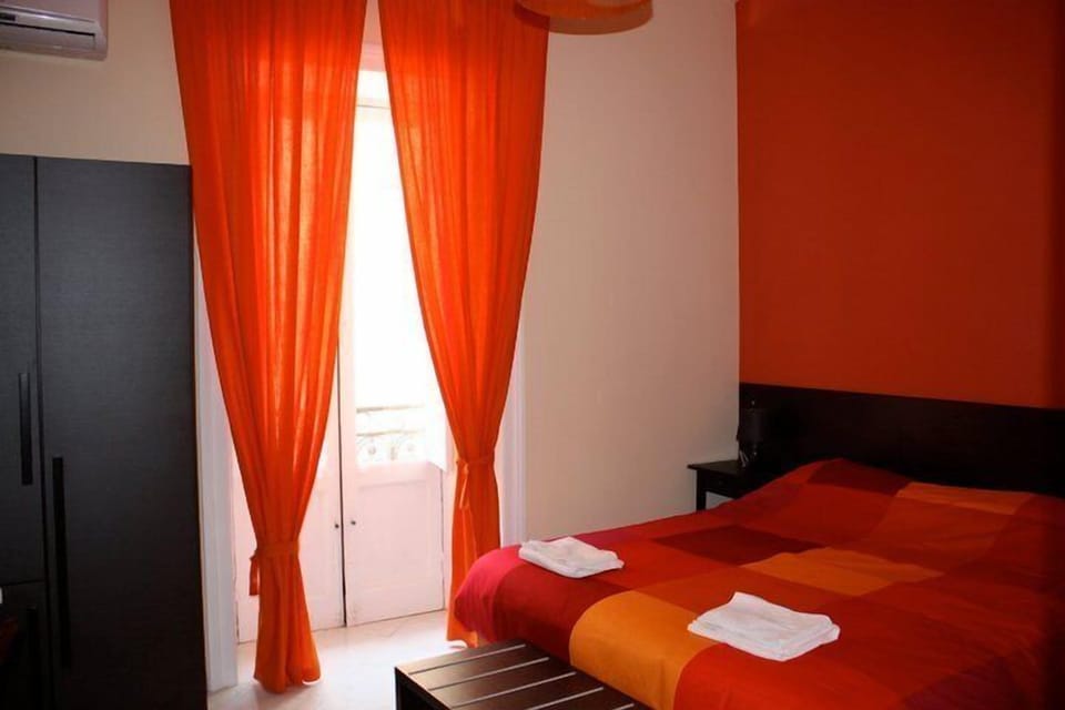 Premium bedding, desk, free WiFi