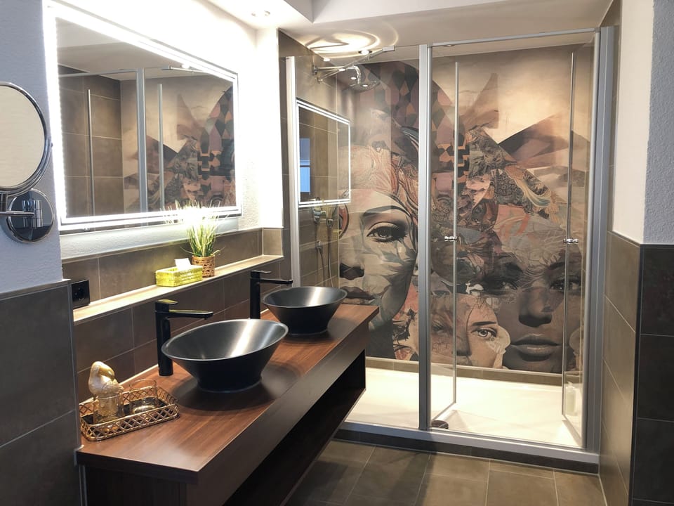 Shower, free toiletries, hair dryer, towels