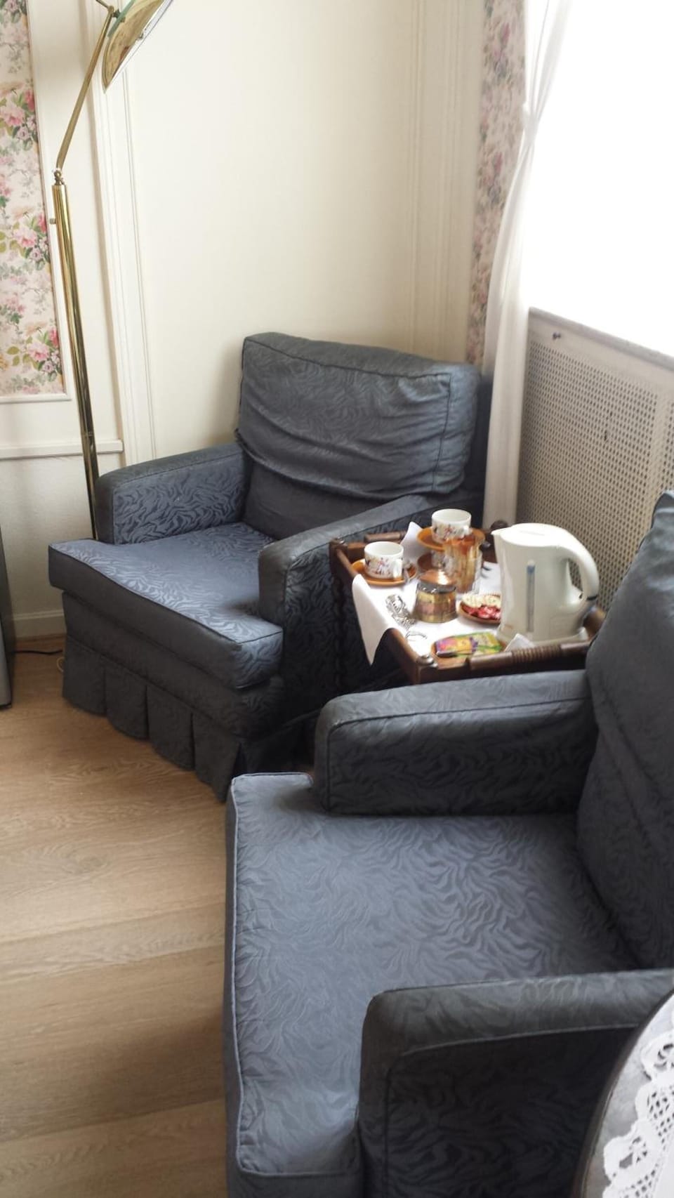 Deluxe Double Room, Garden View | Living room | 50-cm TV with digital channels