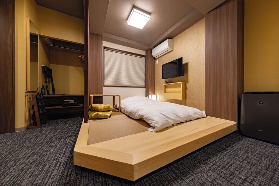 Double Room | Down comforters, desk, free WiFi, bed sheets