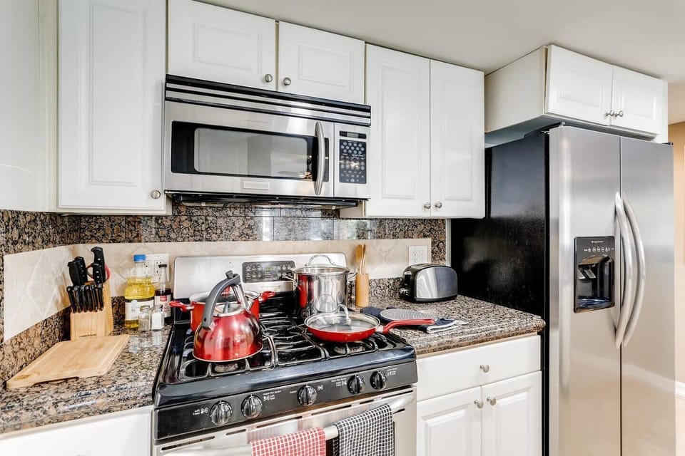 Villa (3 Bedrooms) | Private kitchen | Microwave, oven, dishwasher, coffee/tea maker