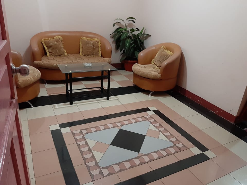 Suite | Living area | 21-inch TV with cable channels