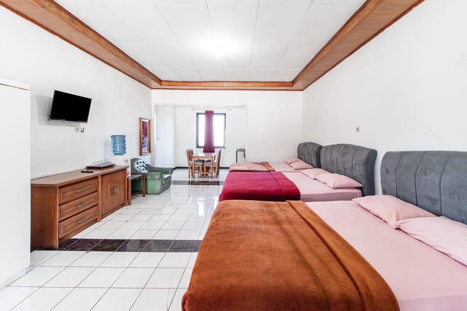 Premier Room | Desk, free WiFi, bed sheets