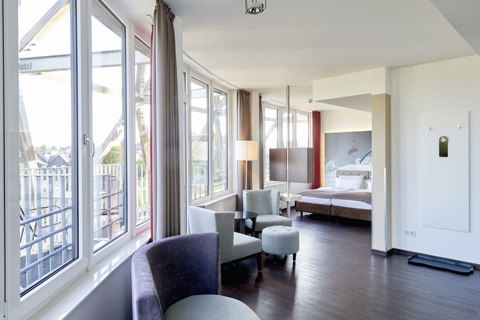 Junior Suite (Classic) | Living area | 32-inch LCD TV with satellite channels, TV