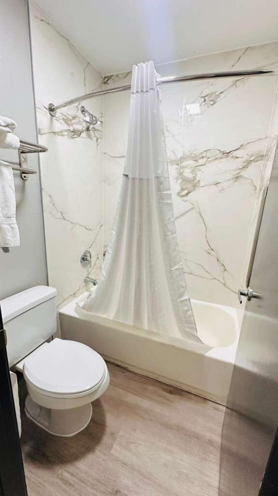 Bathtub, free toiletries, hair dryer, towels