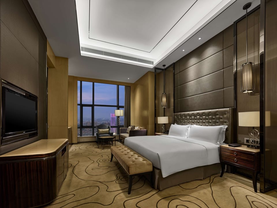 King Deluxe Suite | Living area | LED TV