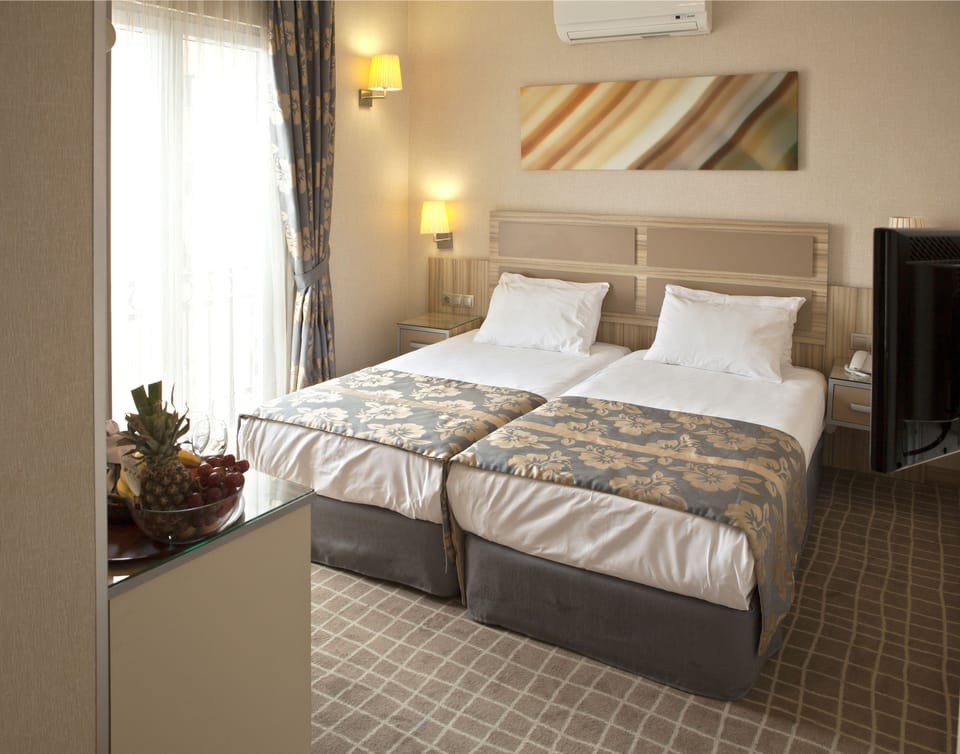 Minibar, in-room safe, desk, free WiFi
