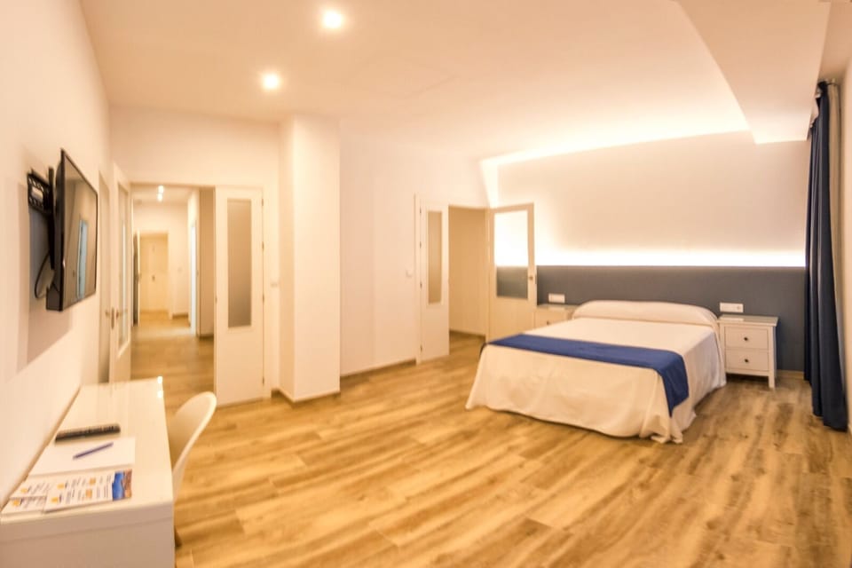 Comfort Suite, Accessible | Premium bedding, memory foam beds, minibar, individually decorated