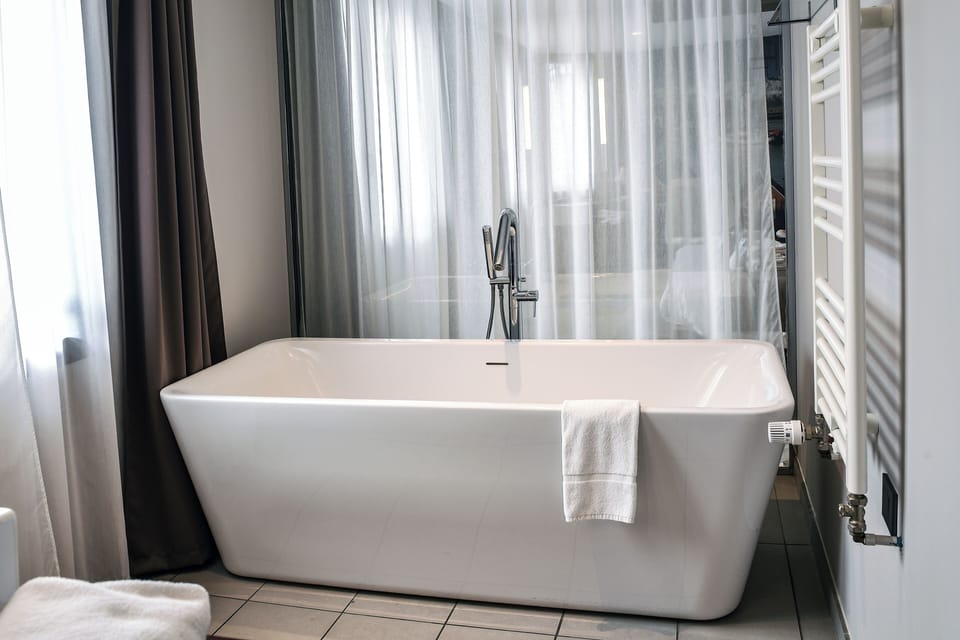 Superior Room | Bathroom | Free toiletries, hair dryer, towels