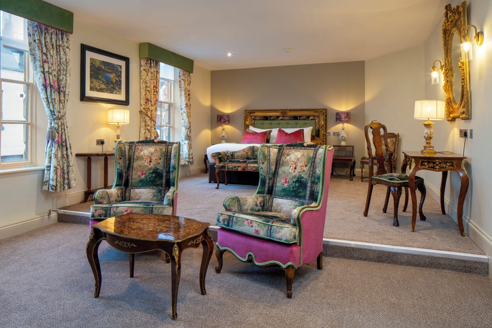 Deluxe Double Room | Desk, laptop workspace, iron/ironing board, free WiFi