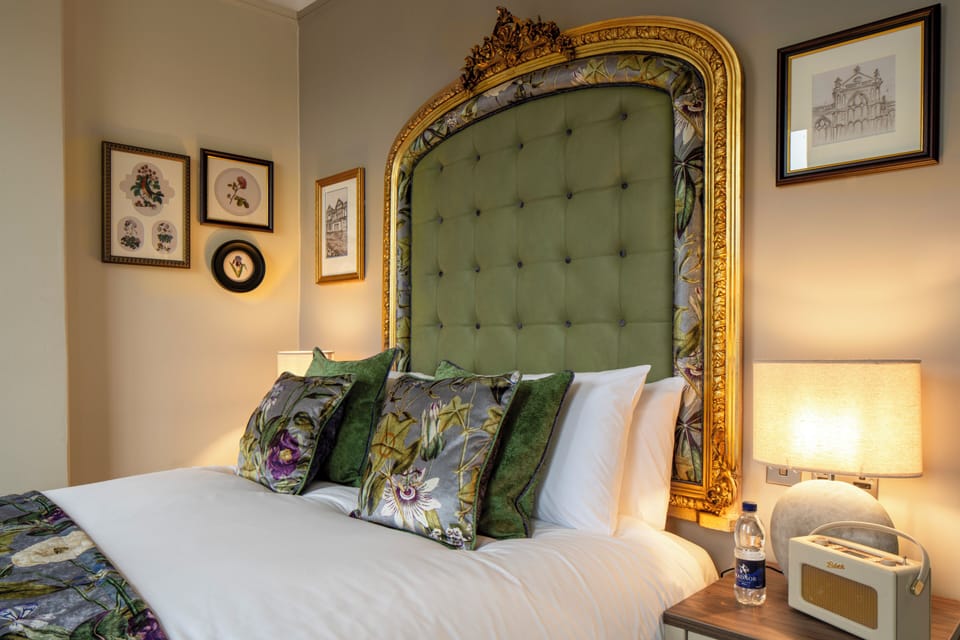 Classic Double Room | Desk, laptop workspace, iron/ironing board, WiFi (free)
