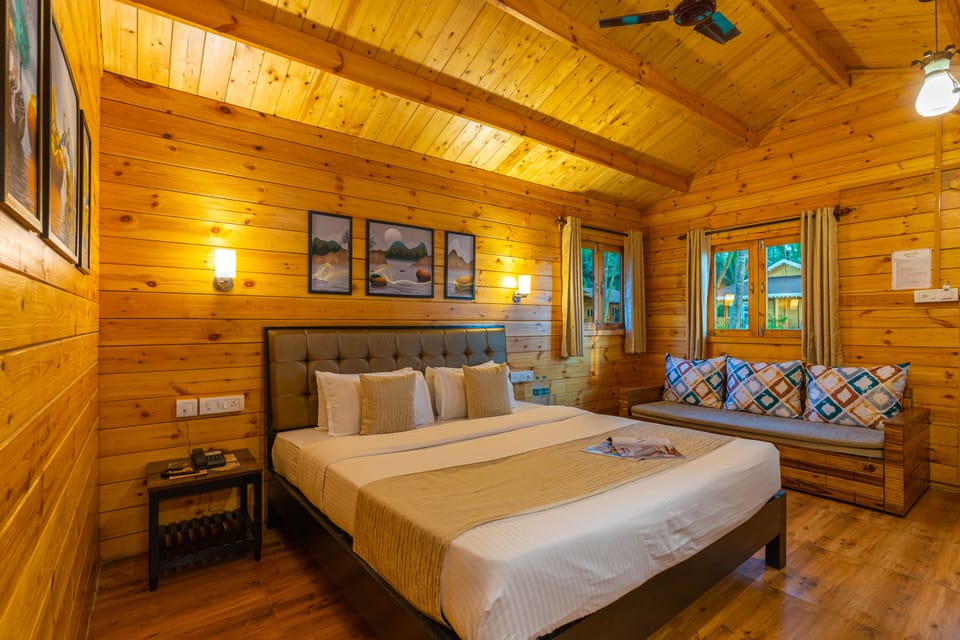 Minibar, free WiFi, bed sheets
