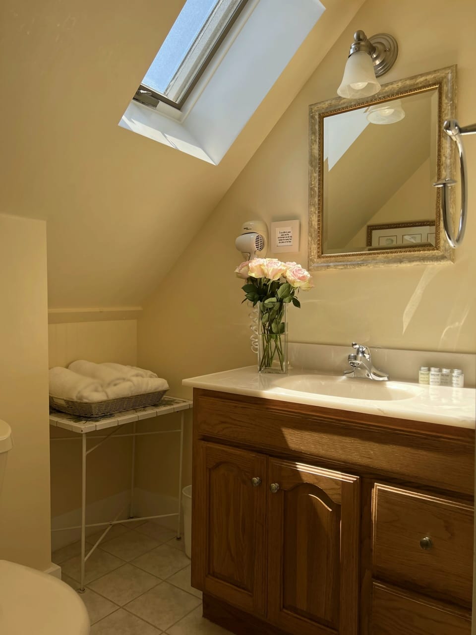 Standard Room, 1 Bedroom, Private Bathroom | Bathroom | Shower, free toiletries, bathrobes, towels