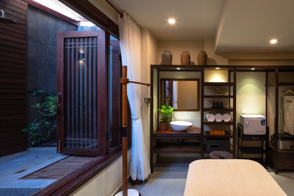 Couples treatment rooms, body treatments, Swedish massages