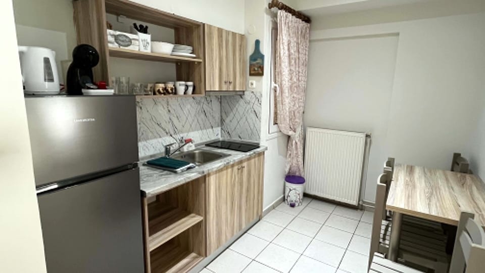 Basic Studio, 2 Bedrooms | Private kitchen | Fridge, stovetop, cookware/dishes/utensils