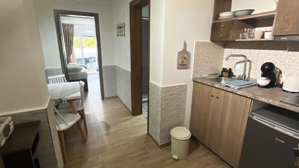 Superior Studio | Private kitchen | Fridge, stovetop, cookware/dishes/utensils