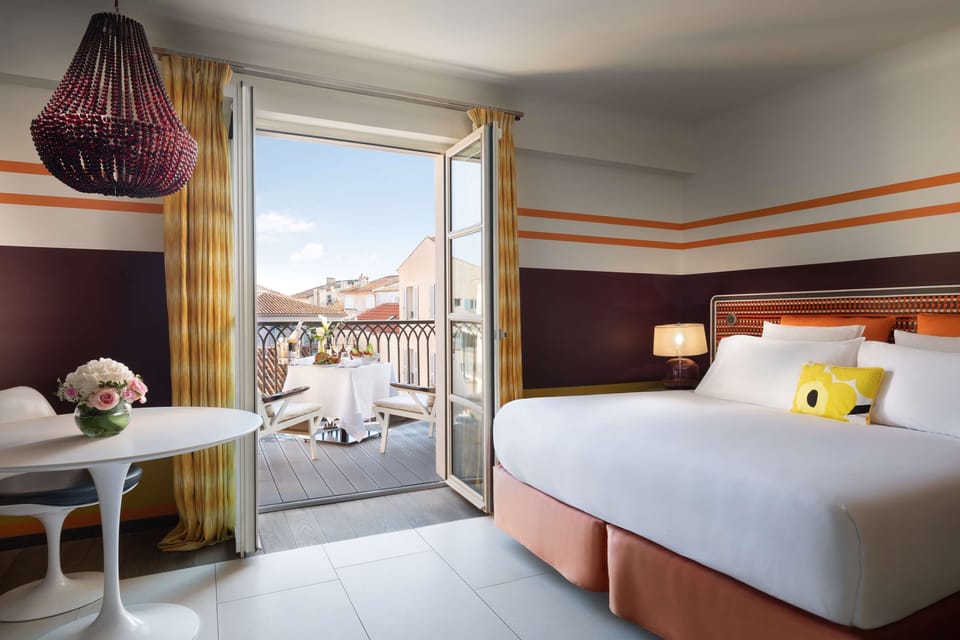 Patio Terrace Room | Premium bedding, free minibar, in-room safe, individually decorated