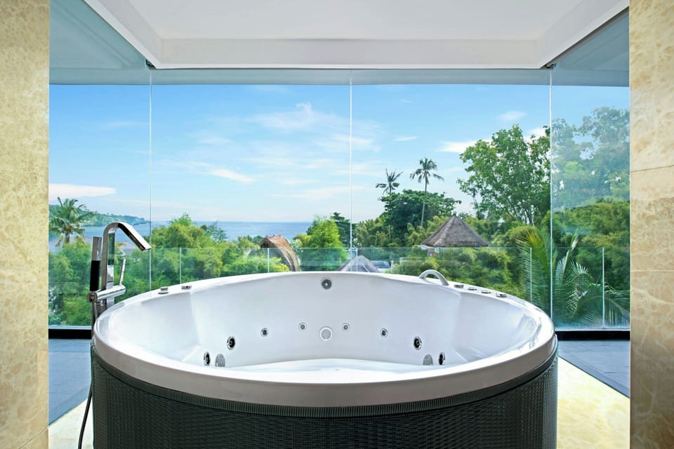 Separate tub and shower, deep soaking tub, rainfall showerhead