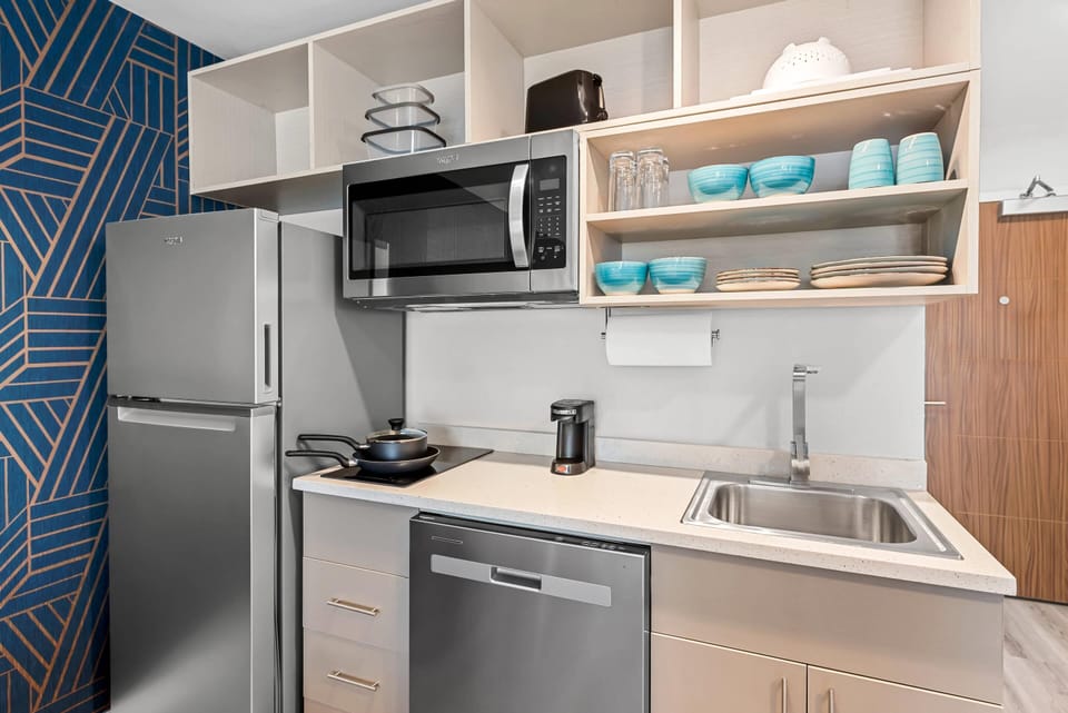 Egyptian cotton sheets, premium bedding, down comforters, pillowtop beds