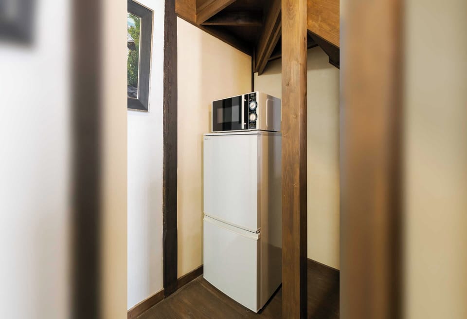 Holiday Rentals | Private kitchen | Fridge, microwave, stovetop, coffee/tea maker