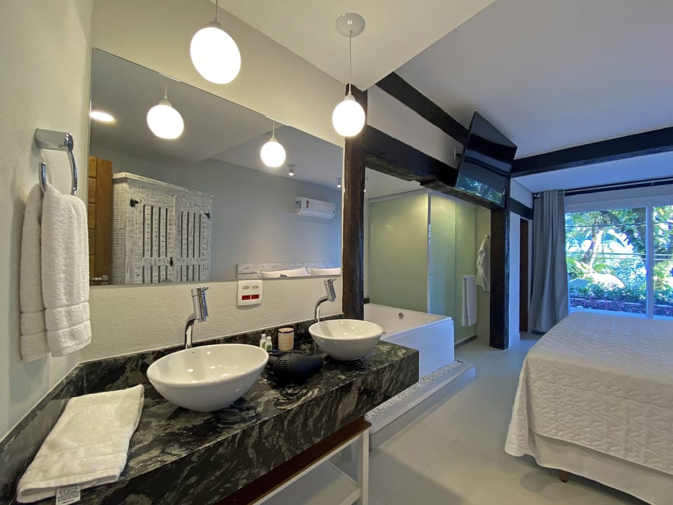 Bonete Casal | Bathroom | Hair dryer, towels
