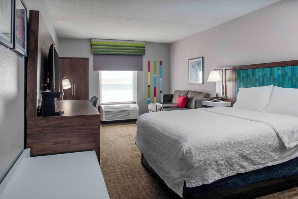 Room, 1 King Bed with Sofa bed, Non Smoking (Study) | Premium bedding, pillowtop beds, desk, iron/ironing board